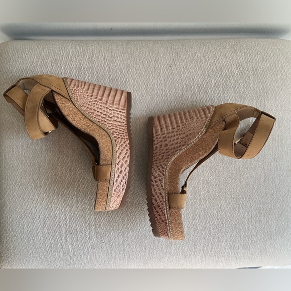 TORY BURCH Tan Brenden Sandals Wedge Size 7.5 - Picture 4 of 8